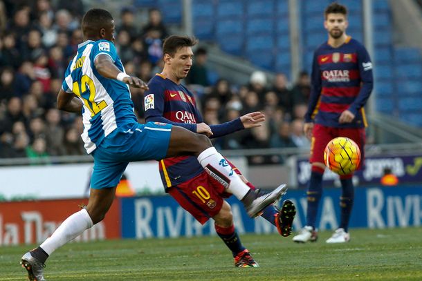 La pegada intacta: el tiro libre de Messi que pegó en el ángulo ante el Espanyol