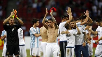 Nacho, junto a sus compañeros tras la goleada ante Singapur Nacho, junto a sus compañeros tras la goleada ante Singapur