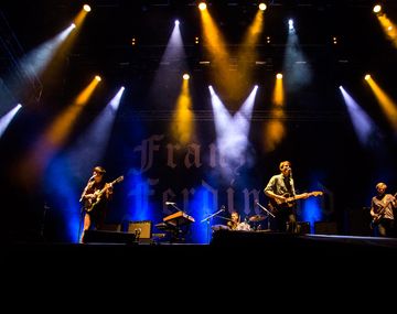 Franz Ferdinand llenó de rock e hizo delirar al Planetario