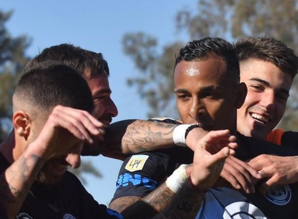 Sebastián Villa y su primer gol en su regreso al fútbol en Independiente Rivadavia.