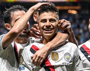 El golazo del Diablito Echeverri para el Manchester City