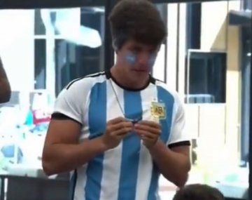 Marcos de Gran Hermano rompió un micrófono en medio del festejo del gol de Argentina