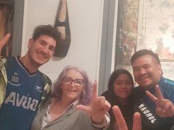 La vecina de Cristina tras recibir a militantes en su casa: Son unos bombones