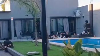 brutal tiroteo entre la policia y 15 delincuentes durante un allanamiento: murio una persona brutal tiroteo entre la policia y 15 delincuentes durante un allanamiento: murio una persona