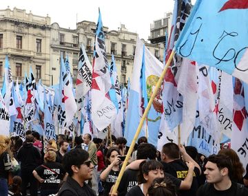 {altText(,#Debate: ¿cómo construir una memoria colectiva?)}