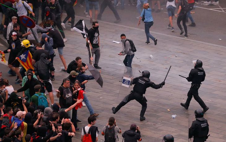 Protestas en Barcelona tras la condena a los líderes separatistas: hay 53 heridos