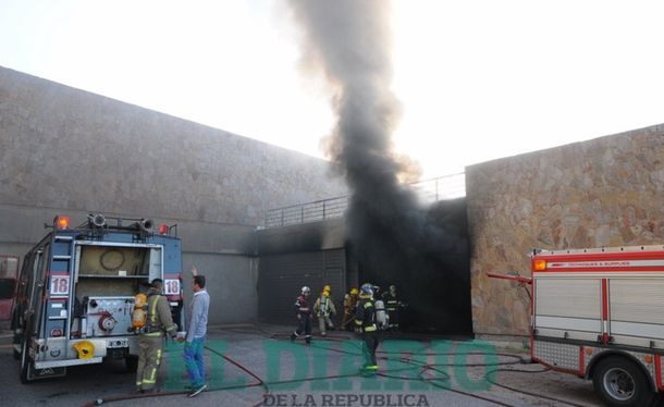 Incendio en el subsuelo de la Casa de Gobierno de San Luis: no hubo heridos