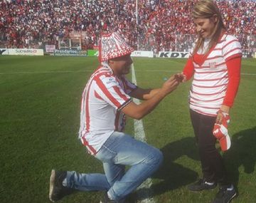 La figura del partido: se arrodilló en plena cancha y le pidió casamiento