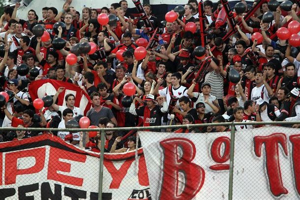 Graves incidentes con hinchas de Colón en Paraguay