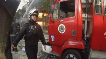 los gasistas corrieron e intentaron que no pasara gente los gasistas corrieron e intentaron que no pasara gente