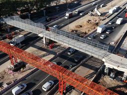 La nueva pasarela de la autopista Dellepiane La nueva pasarela de la autopista Dellepiane