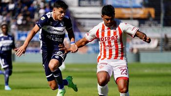 Unión de Santa Fe y Gimnasia y Esgrima de La Plata chocan en el 15 de abril. Unión de Santa Fe y Gimnasia y Esgrima de La Plata chocan en el 15 de abril.