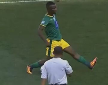 El juez consideró que Moeti provocó a su rival