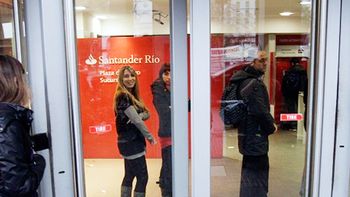 los bancarios pediran la reapertura de paritarias si no hay cambios en ganancias los bancarios pediran la reapertura de paritarias si no hay cambios en ganancias