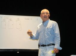 premian a paenza por su difusion de las matematicas premian a paenza por su difusion de las matematicas