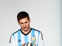 lionel messi, en el spot oficial de la pelota del mundial lionel messi, en el spot oficial de la pelota del mundial