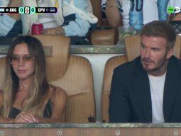 David Beckham y su esposa Victoria, viendo a la Selección Argentina. David Beckham y su esposa Victoria, viendo a la Selección Argentina.