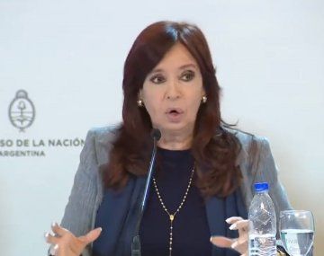 Cristina Kirchner contó su reacción ante las 14 toneladas de piedra a una cuadra y media de su casa