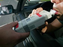 Detuvieron a dos choferes de micro y un particular por manejar alcoholizados