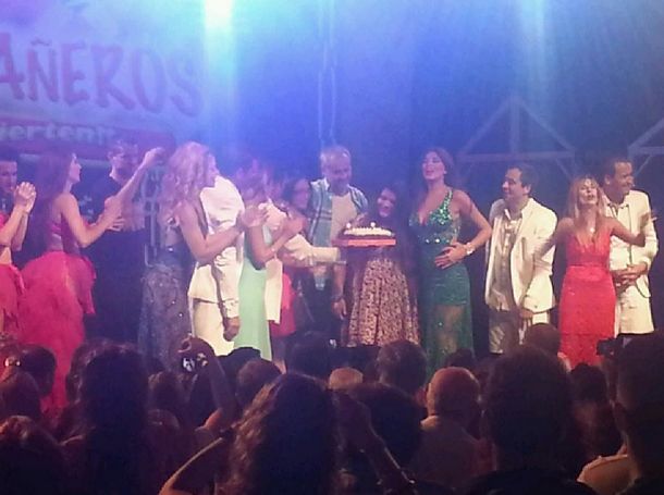 Morena Rial festejó sus 16 años en el escenario de Bañeros con Loly y Rial