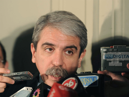 anibal f.: por cuatro mangos, lanata dice cualquier verdura anibal f.: por cuatro mangos, lanata dice cualquier verdura