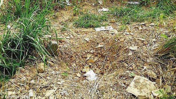 Un bebé sobrevivió ocho días enterrado: tres de sus familiares están detenidos