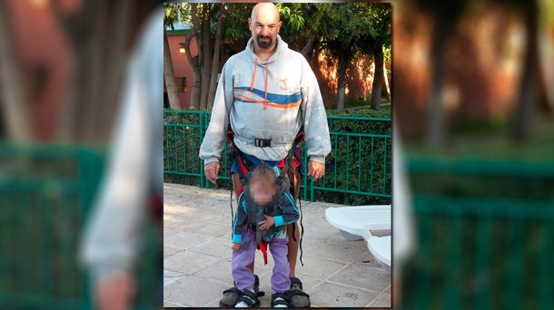 Le robaron el arnés que usa su hija cuadripléjica y pide ayuda por Facebook