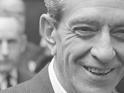 Adolfo López Mateos toma posesión como presidente de México en el año 1958. Adolfo López Mateos toma posesión como presidente de México en el año 1958.