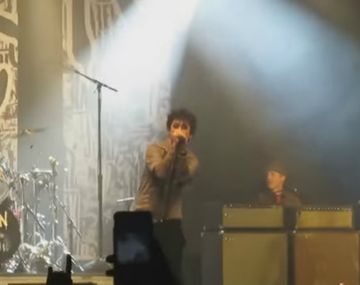 Billy Joe Armstrong invitó a un fan al escenario