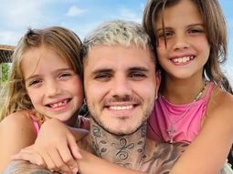 Mauro Icardi, junto a sus hijas Isabella y Francesca. Mauro Icardi, junto a sus hijas Isabella y Francesca.