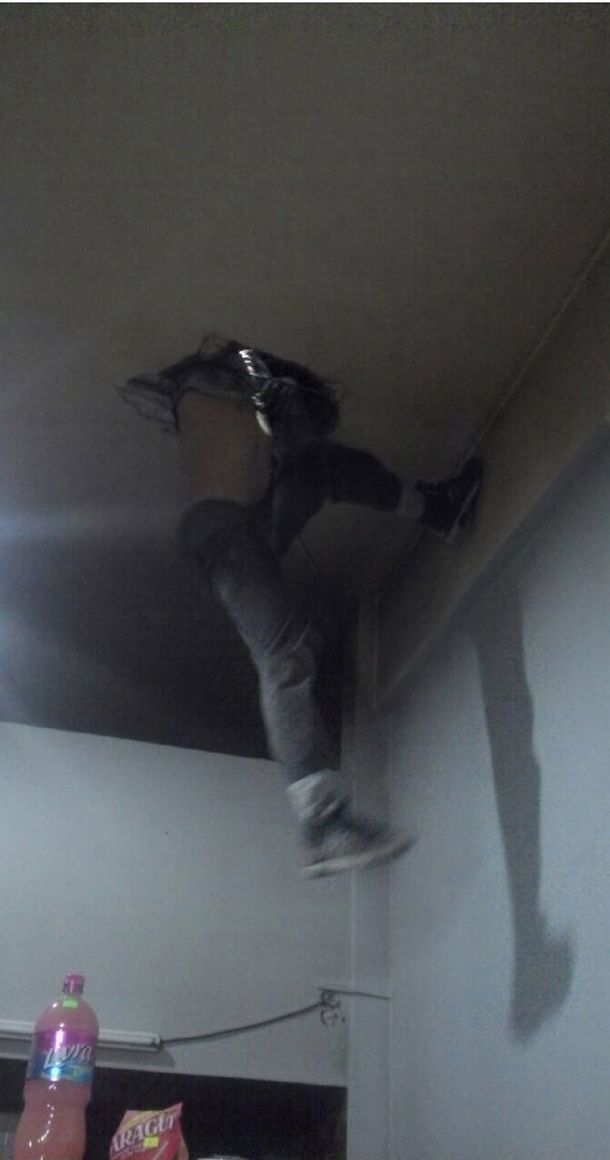 Un menor entró a robar a un almacén y quedó atrapado en una claraboya