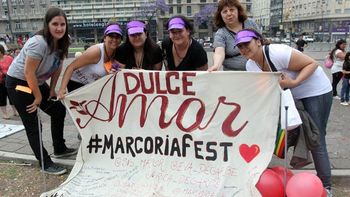 la insolita reunion de los fans de dulce amor en el obelisco la insolita reunion de los fans de dulce amor en el obelisco