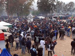 la otra cara del indio: detenidos, heridos y un atrapado en el bano la otra cara del indio: detenidos, heridos y un atrapado en el bano