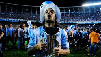 Ezequiel Videla celebrando el campeonato con Racing Ezequiel Videla celebrando el campeonato con Racing