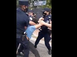 Escandaloso video: reprimen a vecinos de Paraná que se oponían a la tala de árboles