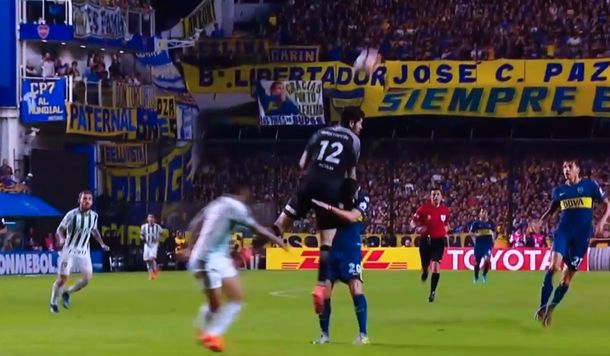 La pelea de Nández y Rossi luego del error en el segundo gol del Palmeiras