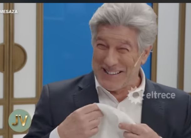 Por el pelo debe ser: Pachu Peña hizo estallar de risa a Juana Viale cuando contó con quién lo confunden Por el pelo debe ser: Pachu Peña hizo estallar de risa a Juana Viale cuando contó con quién lo confunden