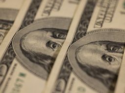 el dolar abre la semana en la franja de los $38 y alimenta la expectativa por un rumbo alcista el dolar abre la semana en la franja de los $38 y alimenta la expectativa por un rumbo alcista