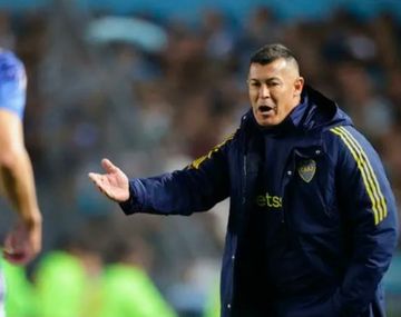 Almirón pidió postergar el Superclásico por las semis