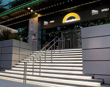 Roban casino disfrazados de mujer y paran a comprar en una panadería