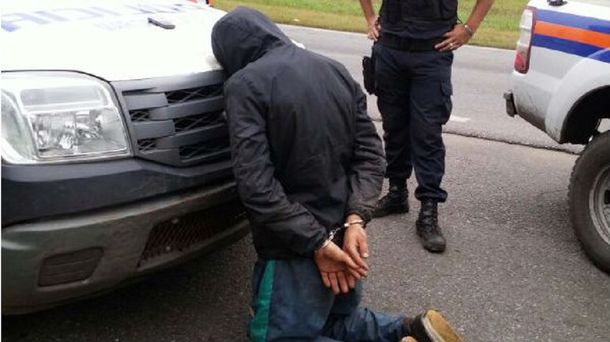 Robó en una quinta, se escapó, pero lo atraparon cuando hacía dedo