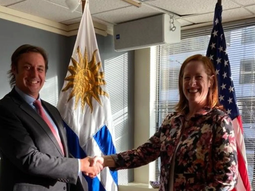 La embajadora de Estados Unidos en Uruguay destacó la relevancia del sector TI local para las relaciones entre ambos países. La embajadora de Estados Unidos en Uruguay destacó la relevancia del sector TI local para las relaciones entre ambos países.