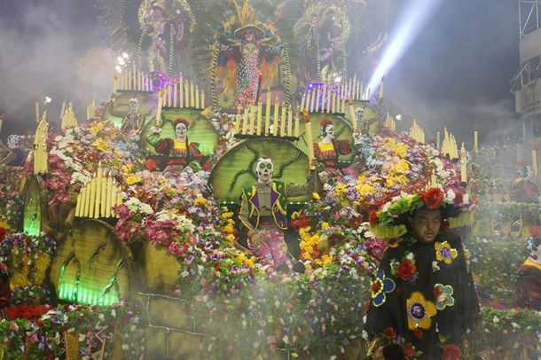 Con casi 500 comparsas, comenzó el carnaval de Río de Janeiro