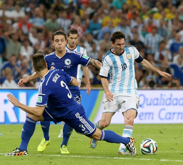 Sufrió, pero la Argentina debutó con el pie derecho y le ganó 2 a 1 a Bosnia en Río