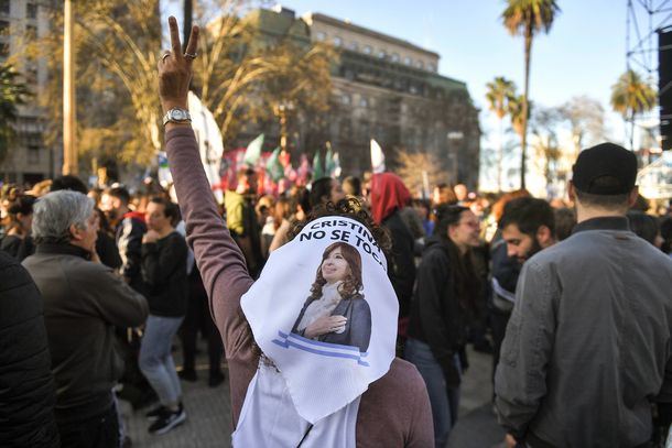 Marcha en apoyo a Cristina Kirchner en Plaza de Mayo