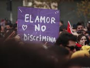 Un futbolista atacó a su ex esposa y a la pareja de ella por ser lesbianas