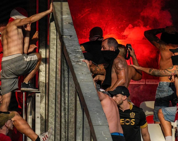 Los graves incidentes entre ultras de Niza y Colonia: tiraron a un hincha de la tribuna