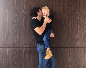 Mariano Martínez, junto a su hijo menor