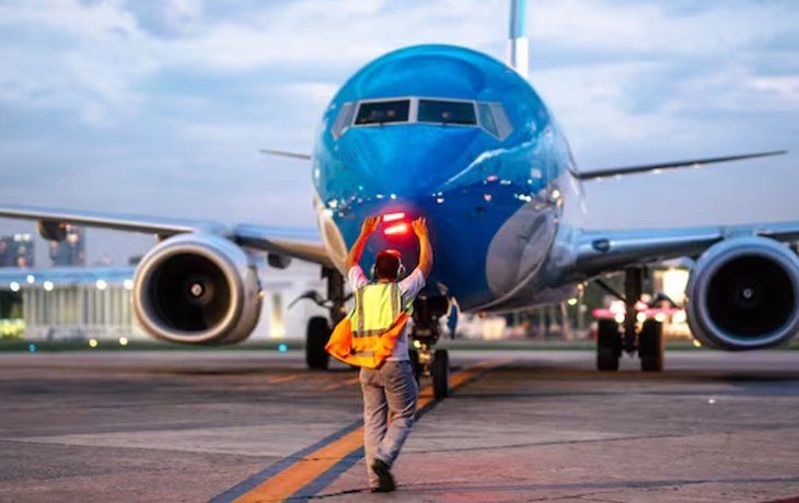 Comunicado de Aerolíneas Argentinas por el paro de controladores aéreos