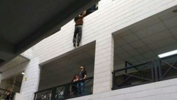 El hombre había intentado suicidarse en el mismo lugar hace un año atrás El hombre había intentado suicidarse en el mismo lugar hace un año atrás